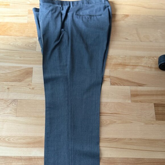 BOSS by Hugo Boss Men's 2-Piece Suit – Charcoal Pinstripe – Size 38R (48 EU) - Picture 3 of 7